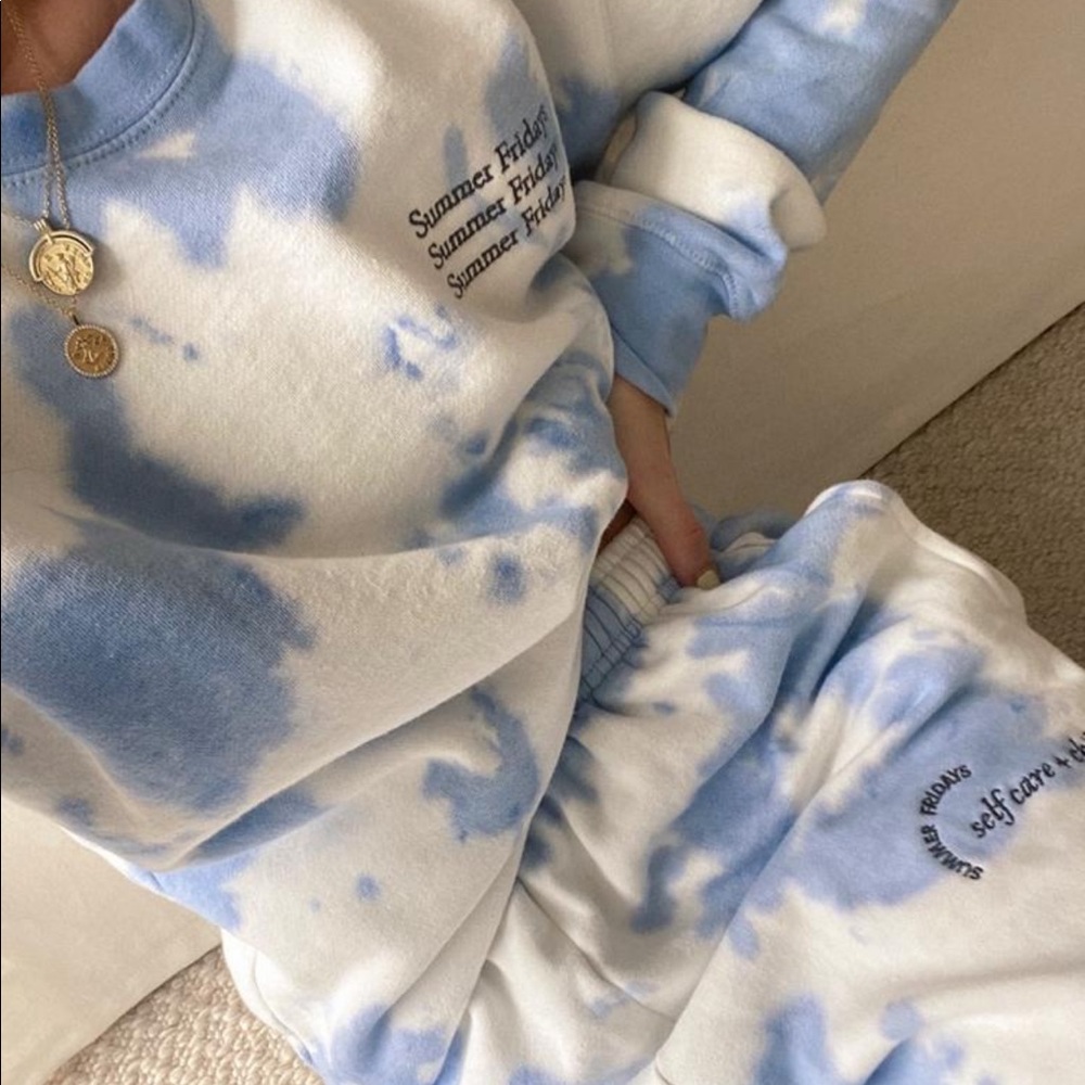 ISO Summer Friday’s cloud sweatshirt set